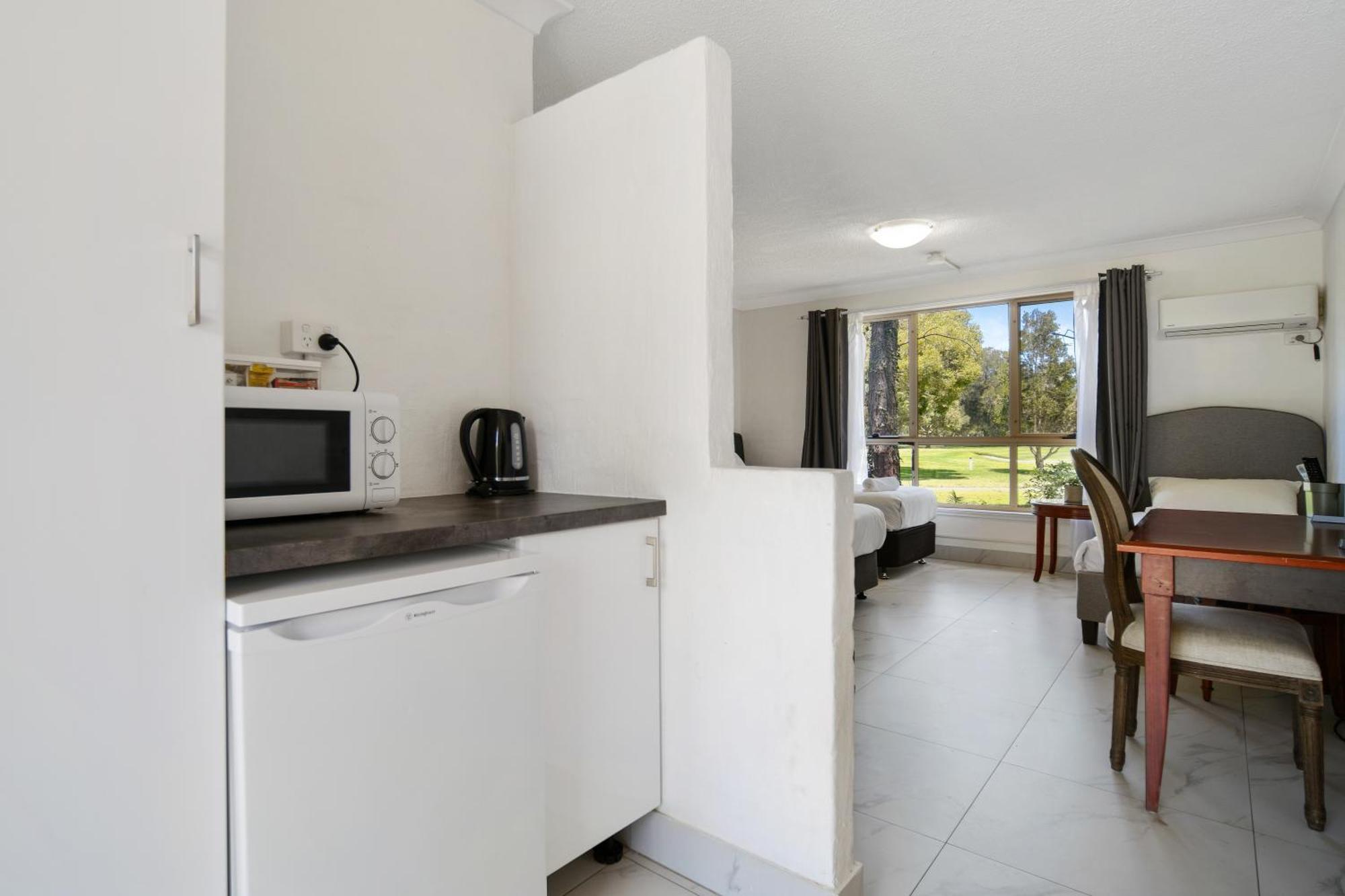 Golf Place Inn Wollongong Primbee Exteriör bild