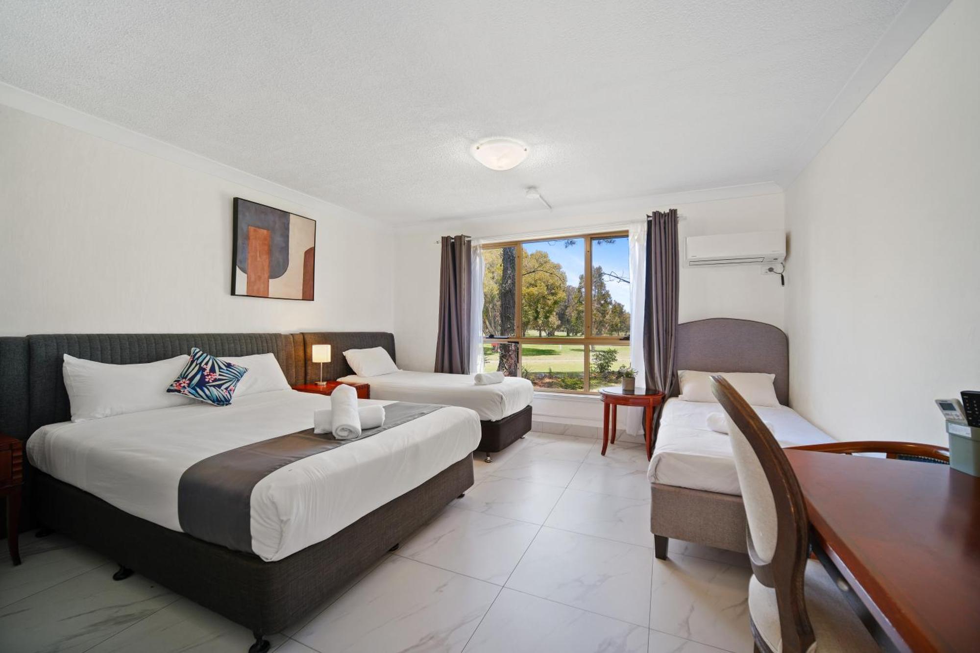 Golf Place Inn Wollongong Primbee Exteriör bild