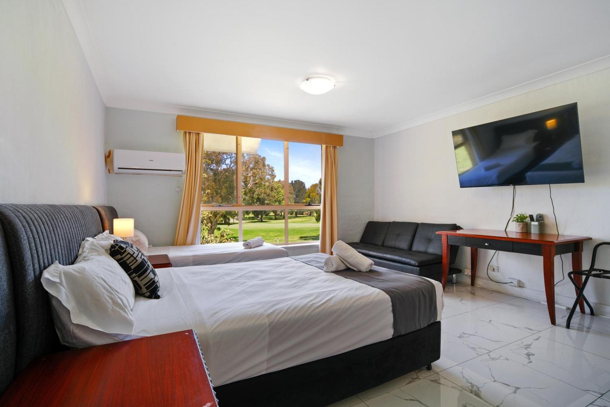 Golf Place Inn Wollongong Primbee Exteriör bild