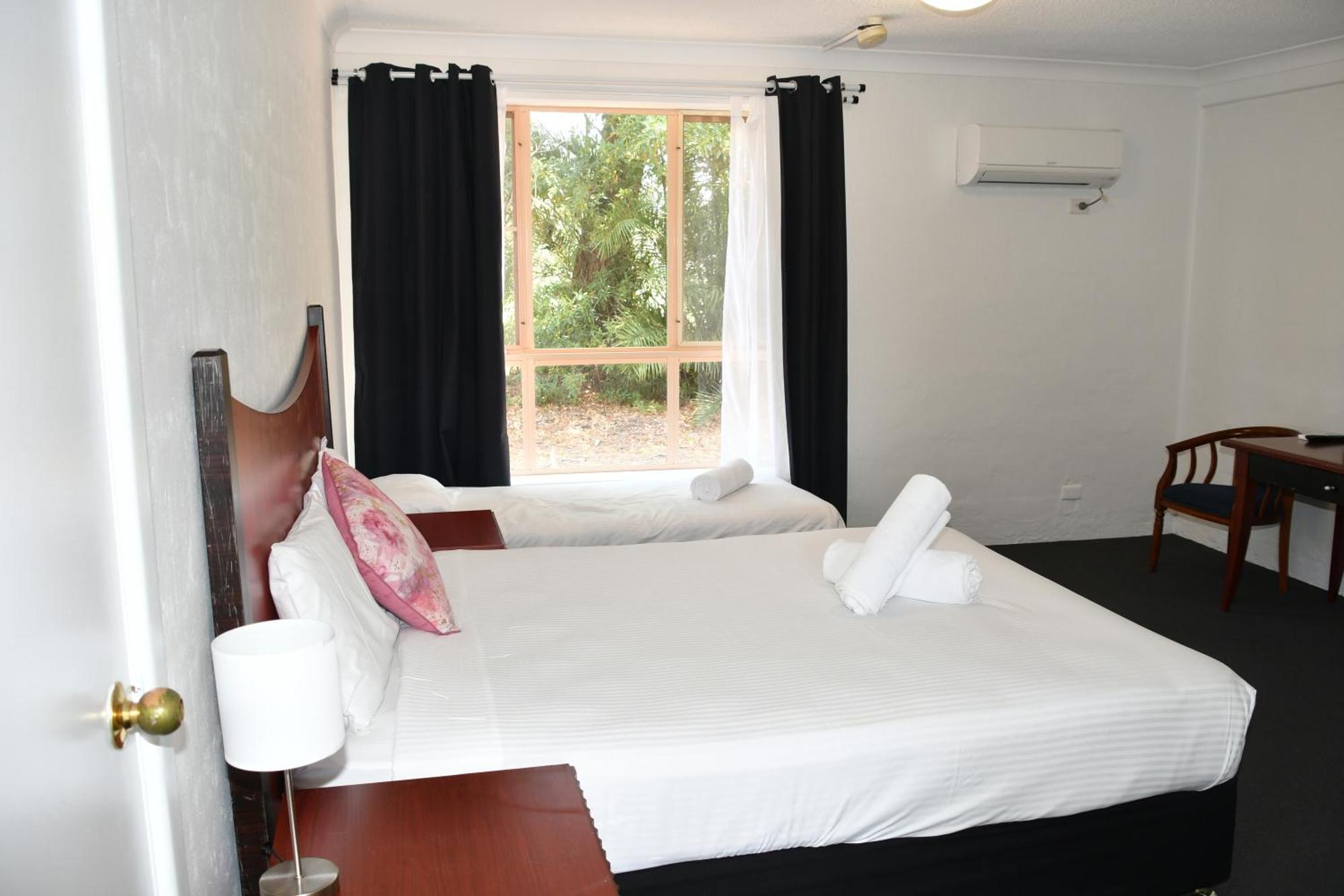Golf Place Inn Wollongong Primbee Exteriör bild