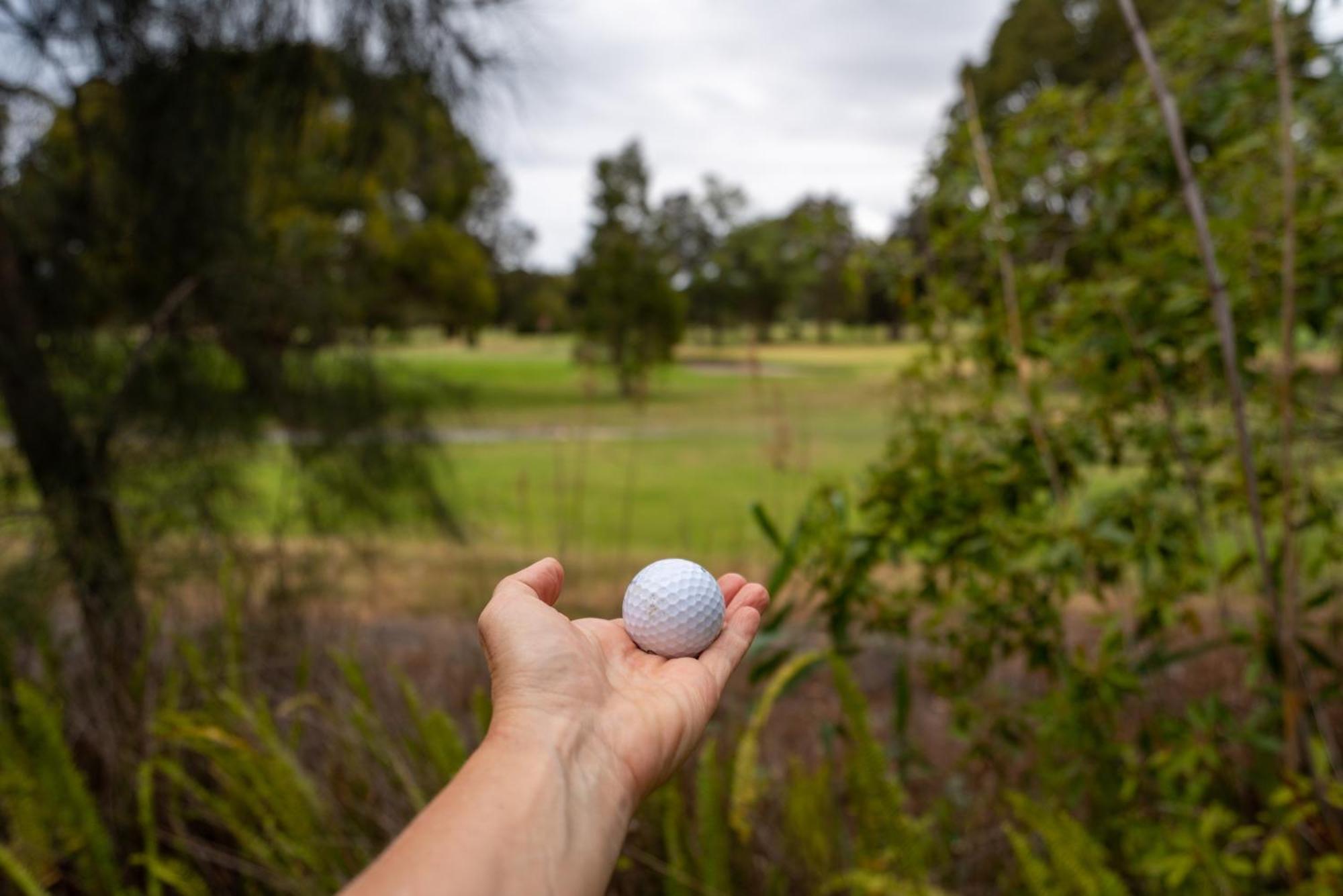Golf Place Inn Wollongong Primbee Exteriör bild
